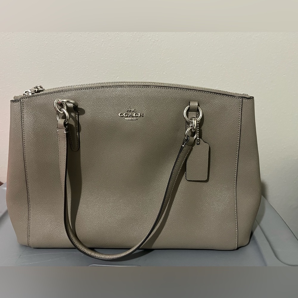 Beautiful Coach handbag- NWOT- elephant grey- with removable shoulder strap - Picture 2 of 5